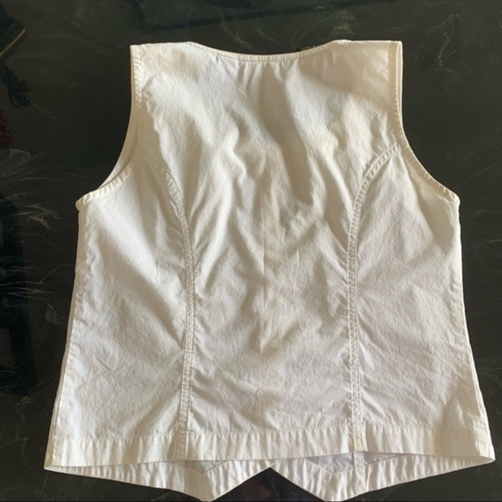 Chaus Sport Sleeveless Button Down Top - Picture 8 of 10
